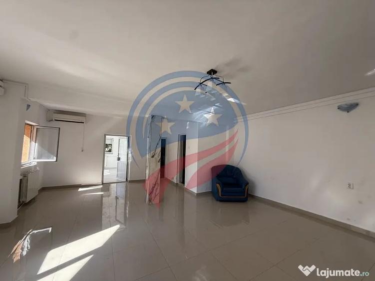 Casă cu 7 camere cu Teren 372 Mp în Central