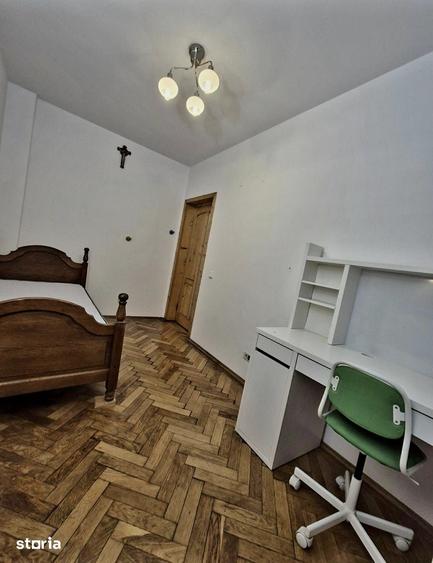 Apartament cu 3 camere semidecomandat în Central