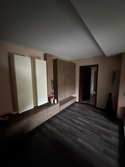 Apartament cu 3 camere decomandat, mobilat în Soarelui