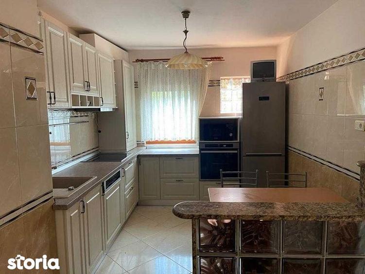 Apartament cu 3 camere în Polivalentă