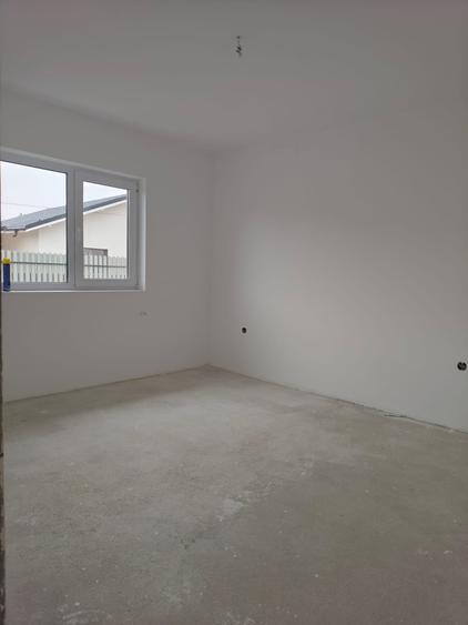 Casă individuală cu 4 camere cu Teren 350 Mp în Joița