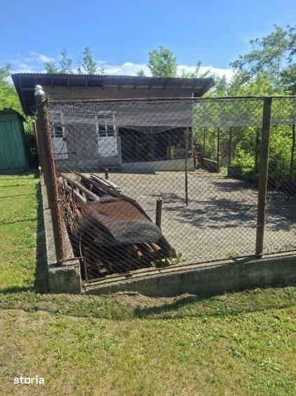 Casă cu 4 camere cu Teren 1000 Mp în Surani
