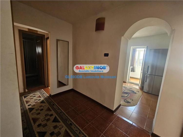 Apartament cu 2 camere decomandat, mobilat în Micro 12