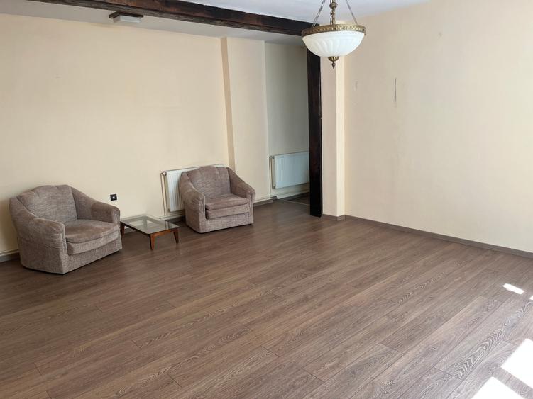 Cotroceni - C.Noica, Apartament in vila 107 MP, gradina - 2