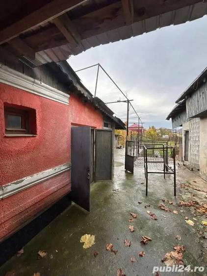 De vanzare casa la 10 min de Roman, 3 camere 2 bai, teren 585 mp, 39.000 euro - 1
