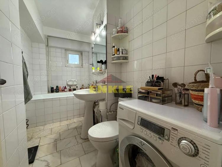 De vanzare / Inchiriere Apartament 3 camere decomandat - 1