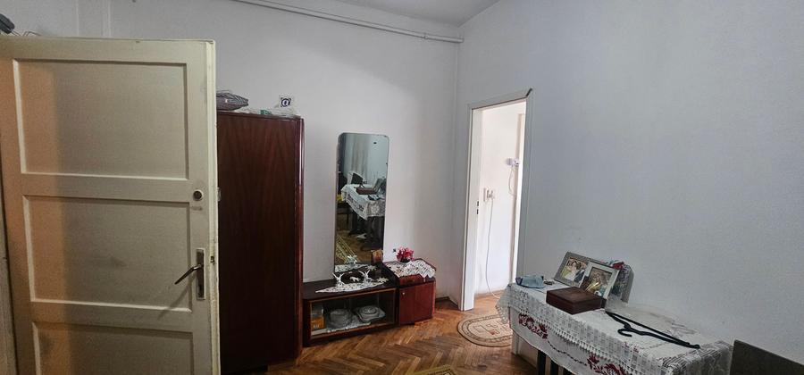 Vand apartament la casa,2 camere situat in zona Piata Cibin pe str.Darstelor et1 - 3