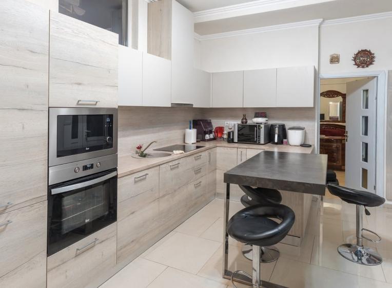 Pensiune Turistica cu Sala de Mese + Casa de Locuit in Cristesti - 18