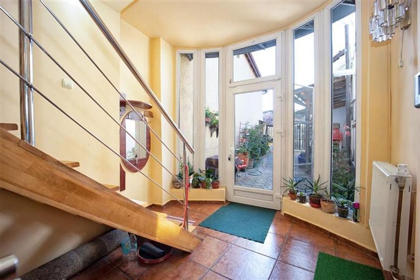 Pe incantare florala, casa cu 5 camere, curte individuala - Central, Brasov - 10