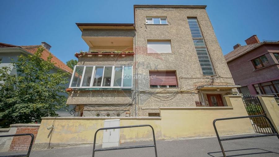 Garsonieră semidecomandată în Brașovul Vechi Garsonieră semidecomandată în Brașovul Vechi