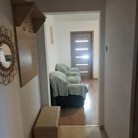 Inchiriez apartament 2 camere semidecomandat zona Eden - 4