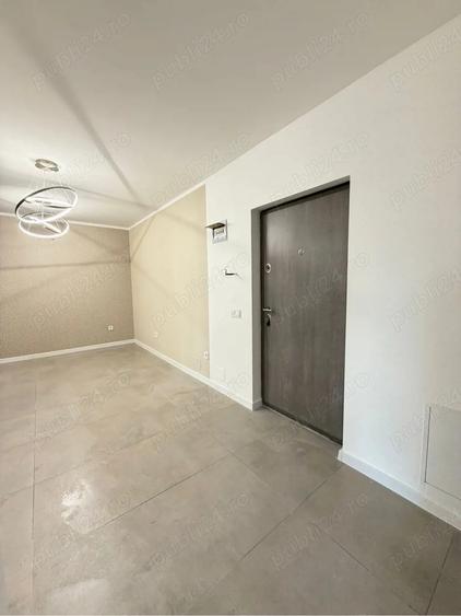 Apartament cu 3 camere semidecomandat în Florești