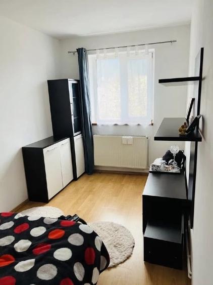 De vânzare apartament cu 2 camere decomandat etaj 4/4 - 6