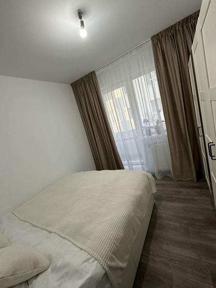 PROPRIETAR vand apartament 3 camere DECOMANDAT loc de PARCARE - 2