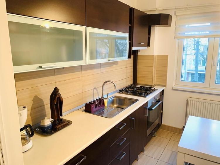 De inchiriat apartament 3 camere Zona Circumvalatiunii Favorit Gh Lazar - 1