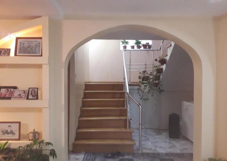 Casa / Vila ( D+P+E ) Zona Sfantu Ilie - Intrare - 12