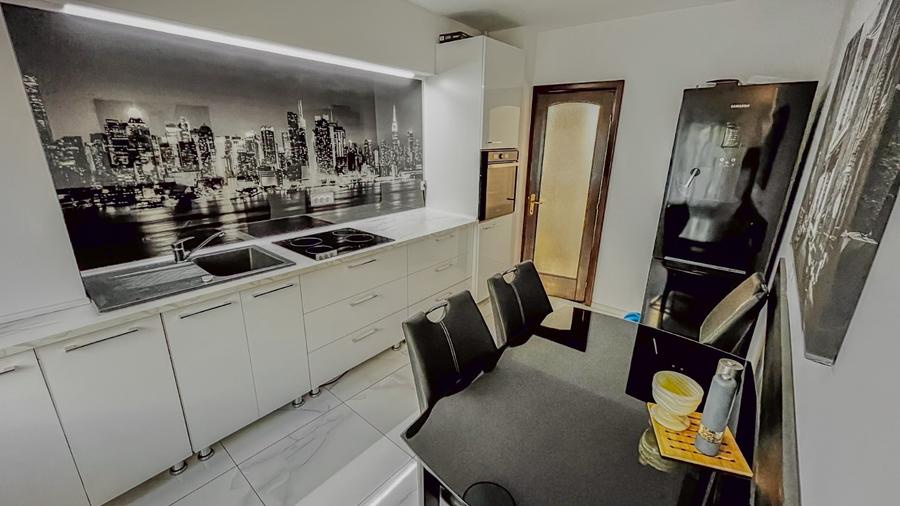 Apartament cu 4 camere, decomandat, etaj  3/8, zona Pacurari - 2