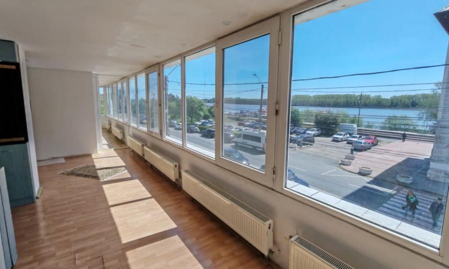 Apartament spatios cu priveliste incredibila asupra Dunarii - 1