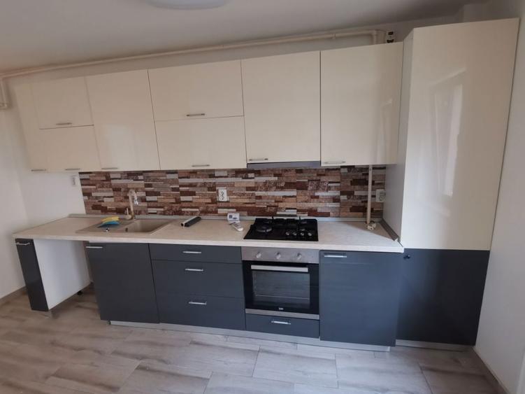 Inchiriez apartament 3 camere decomandat + loc parcare zona Dobroesti , gol gata de mutat / se face contract ( Zona Pod Fundeni - Dobroesti) - 5