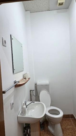 Inchiriez spatiu comercial,40 mp,Rm.Valcea,central,str.G-ral Magheru,langa BCR - 7