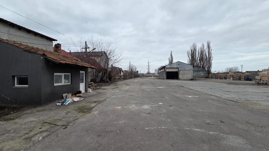 Hala 1000 mp cu platformă betonată 6.400 mp - 1