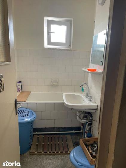 De vanzare apartament 4 camere, strada Carpati, central - 6