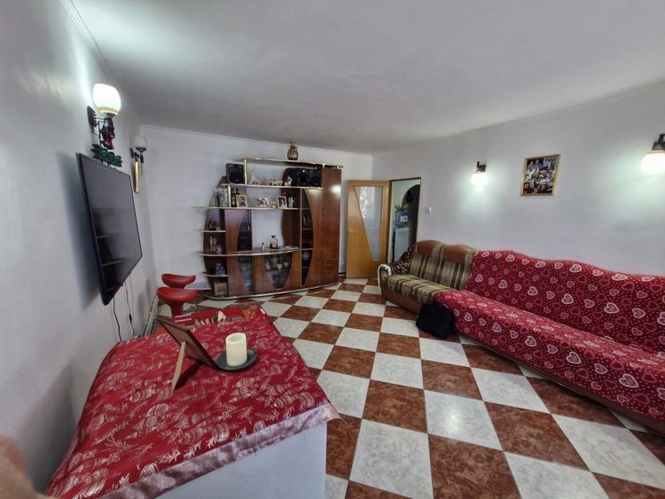 Apartament 4 camere-decomandat-zona Vitan - 1