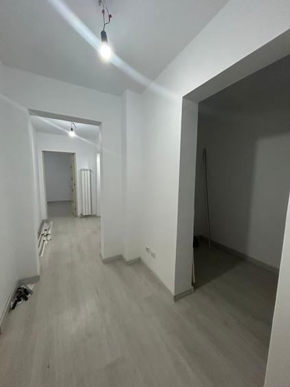 Apartament 3 camere - Zona Sud - etaj 2- 70mp - 69500 euro negociabil - 1