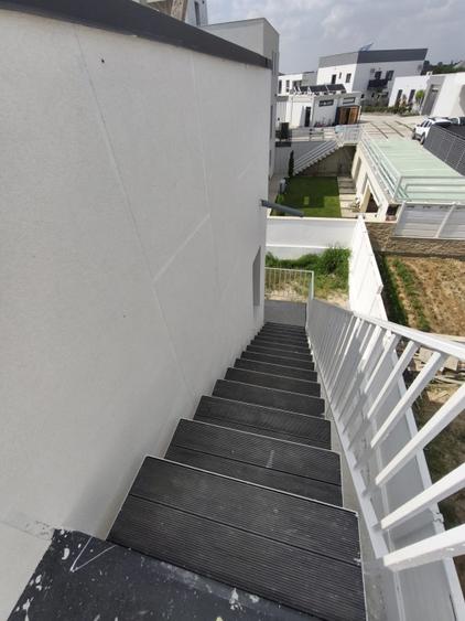 Vanzare vila moderna cu terasa circulabila imensa - 31