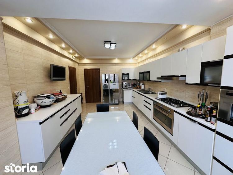 Resedinta emblematica in Chiajna-Rosu pe malul lacului, 785 mp, 2500 m - 1