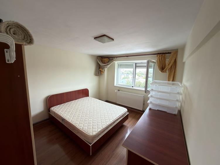 Apartament cu 3 camere semidecomandat în Exterior Vest