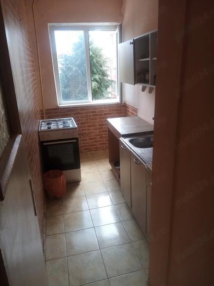 Apartament cu 4 camere semidecomandat în Dâmbovița