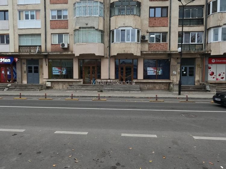 Spatiu Comercial de Inchiriat 70 mp, Fatada din Sticla, Zona Centrala!