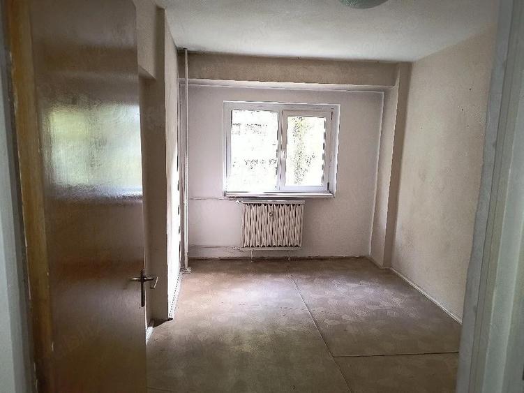 Vand apartament 3 camere Sebastian - 9