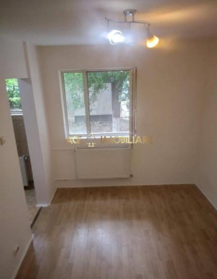 Garsoniera de vanzare | Titan | Metrou 1 decembrie | parter - 2