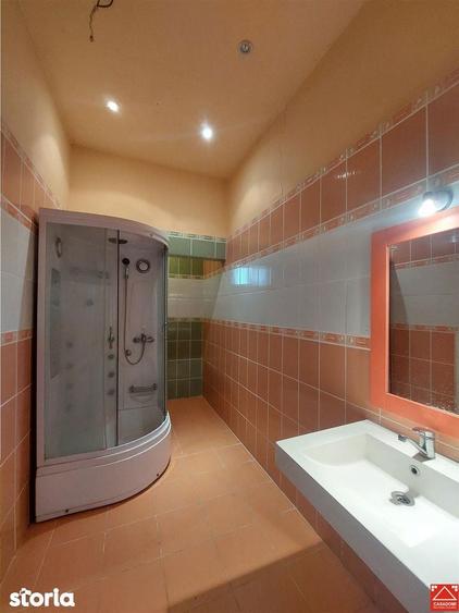 Casa spatioasa cu teren mare, pe colt, in Periam - 8