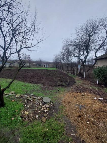 Teren si casa de vanzare ,mobilata, utilata,cu vad stradal excelent! - 1