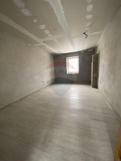 Casă de vânzare în Chirpar / ideală pentru investiție/pensiune - 2