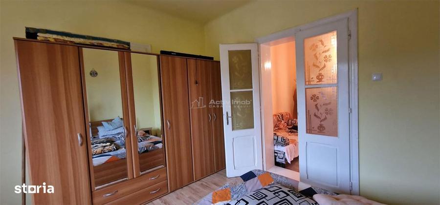 Resita Casa la Pret de Apartament,Parter, Etj 1 si Pod, Zona Muncitore - 10