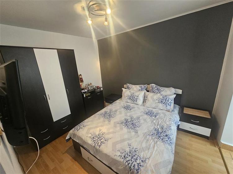 Resita, 3 Cam. Mobilat+Utilat, Et. 2, Micro 3 - 3