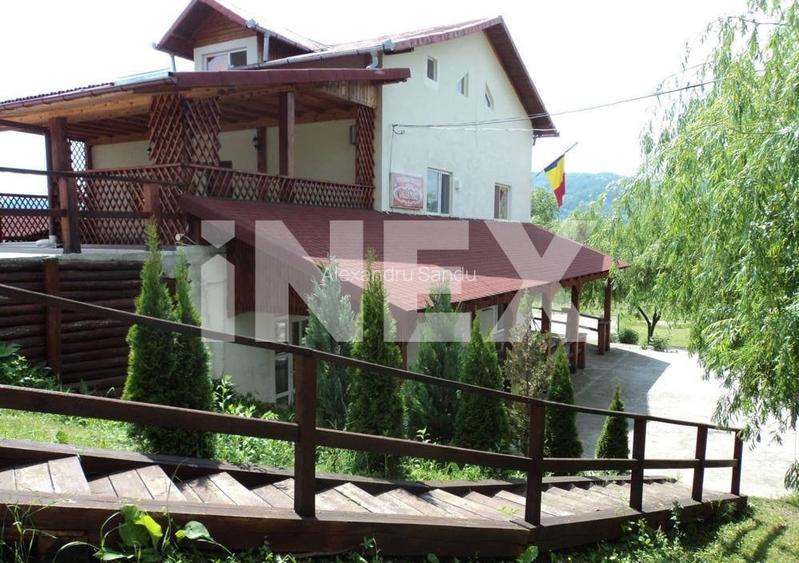 Vila de vacante cu prieteni in 9 camere si teren generos in Arges