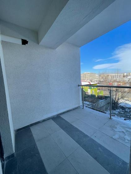 Garsonieră decomandată, etaj 2, bloc nou, M. Apărătorii Patriei - 5