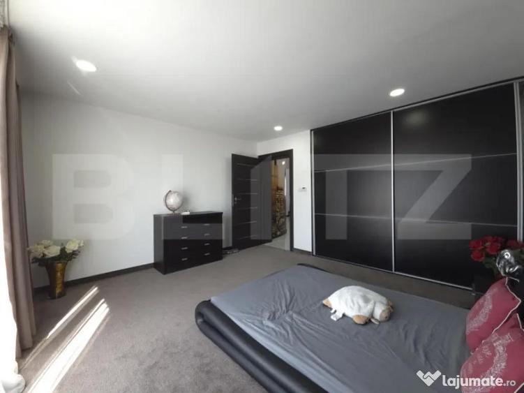 Arhitectura Vizionara ?i Independen?a Energetica in E - 13