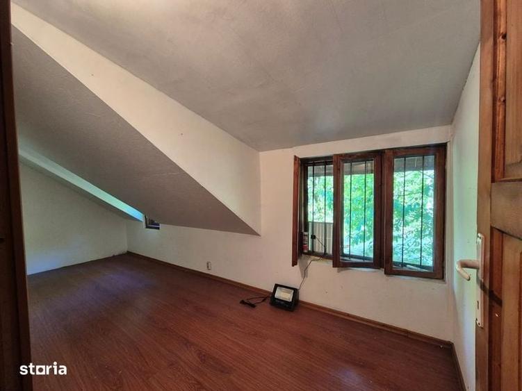 Casă cu 4 camere cu Teren 550 Mp în Central
