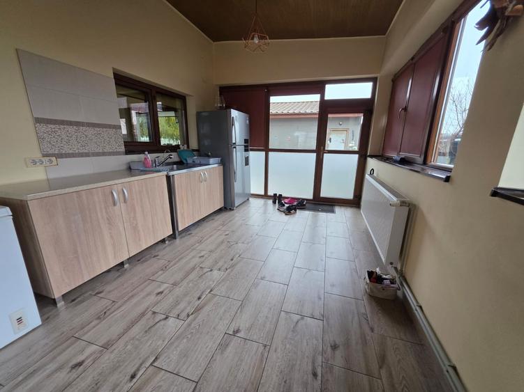 Vila cu 4 .camere 3. bai --249 mp utili - teren 881mp - 13