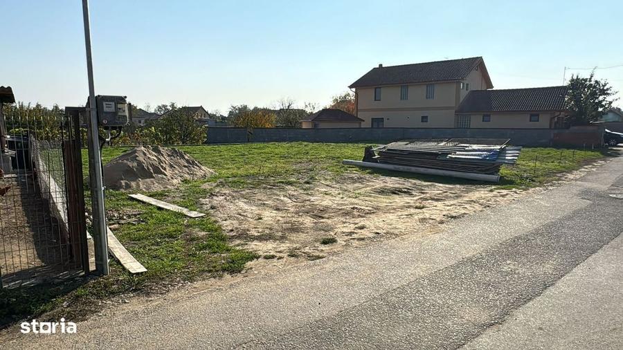 Teren intravilan com Bors, 563 mp, 32 ml front- Pret 36.000 euro neg - 3