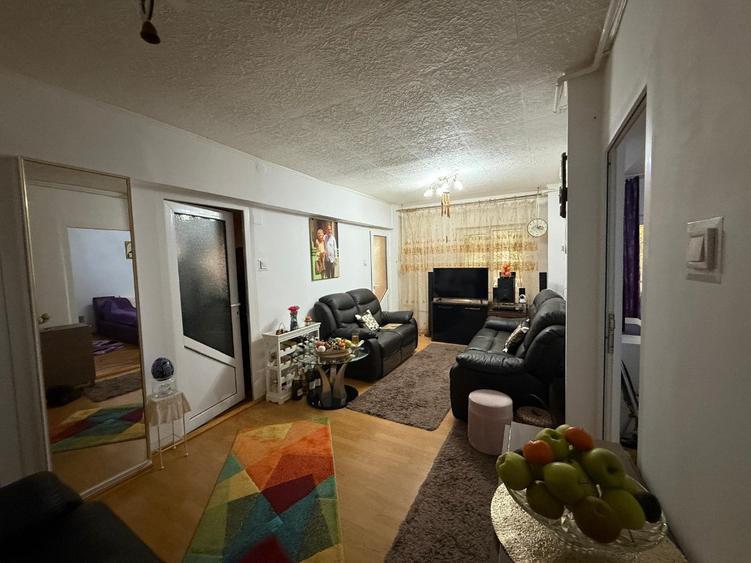 Apartament cu 2 camere,etaj 3, zona Ulpia - 15