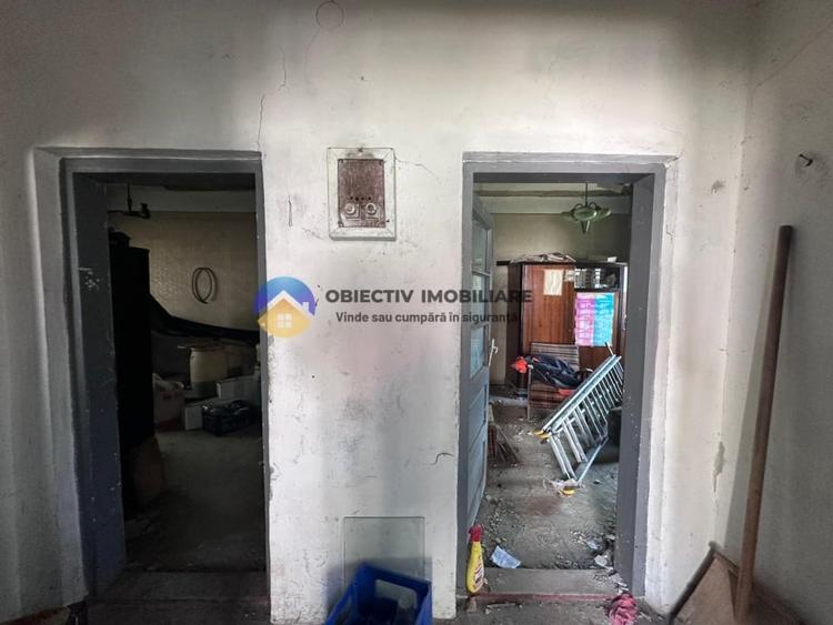 Casa de vanzare - zona 1 Mai - 11