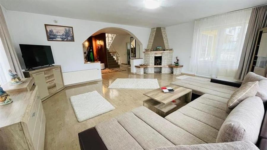 Casa cu 4 camere, 400 mp, situata in cartieurl Zorilor! - 1