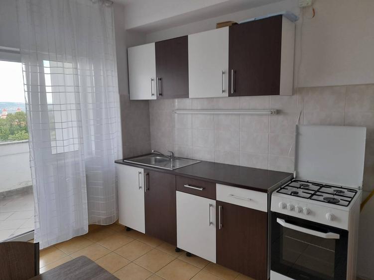 De vanzare apartament doua camere cu garaj - 2